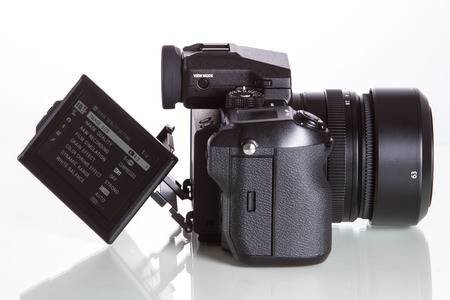 81399165-fujifilm-gfx-50s-51-megapixel-fotocamera-digitale-con-sensore-di-medio-formato-con-schermo-inclinabi.jpg.00dcd543876488570937ebeea3132739.jpg