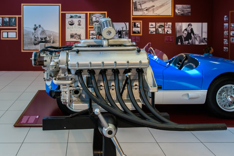 motore V12 di 60° di 1992,5 cc erogava 140 CV
