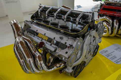 Motore F.1 049 del 2000 – V10 (90°) di 2997 cc - Potenza dichiarata di 805 CV