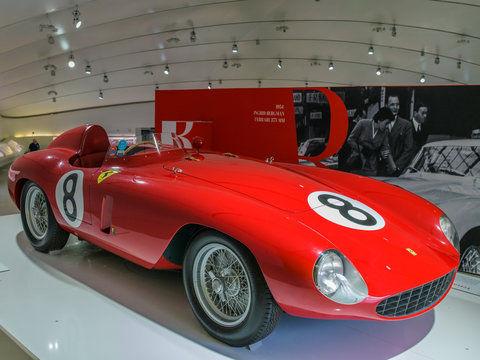 750 Monza del 1954 - il motore era V12 di 60° di 2999,62 cc ed erogava 260 CV