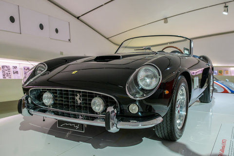 Ferrari 250 GT California del 1957 - il motore era un V12 di 60° di 2953,21 cc. ed erogava 240 CV