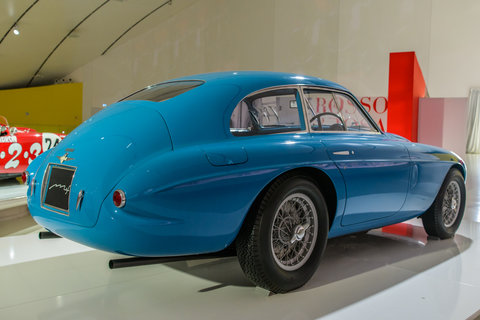 Ferrari 375 MM del 1953 - il motore era un V12 di 60° di 4522,68 cc. ed erogava 340 CV