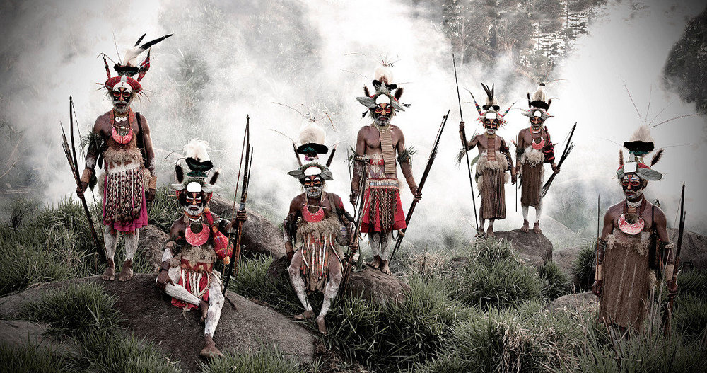 tribu-indigeni-mondo-fotografia-before-they-pass-away-jimmy-nelson-09.thumb.jpg.8541185f7033beaabe74b252c1a0b96b.jpg