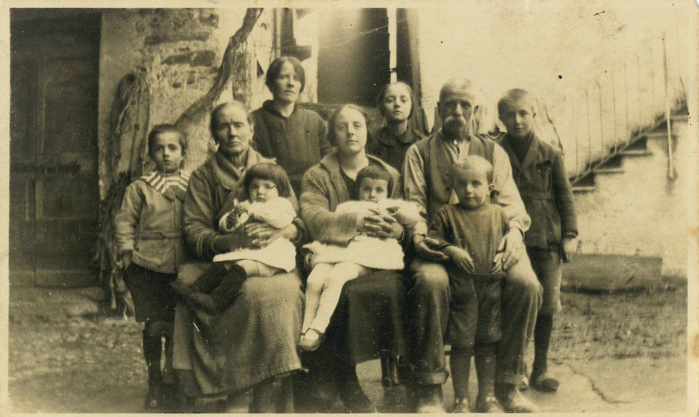 famiglia-ripamonti-foto-de-dicembre-1924.thumb.jpg.7fbdf30c3f5868a7046bfb603935d44c.jpg