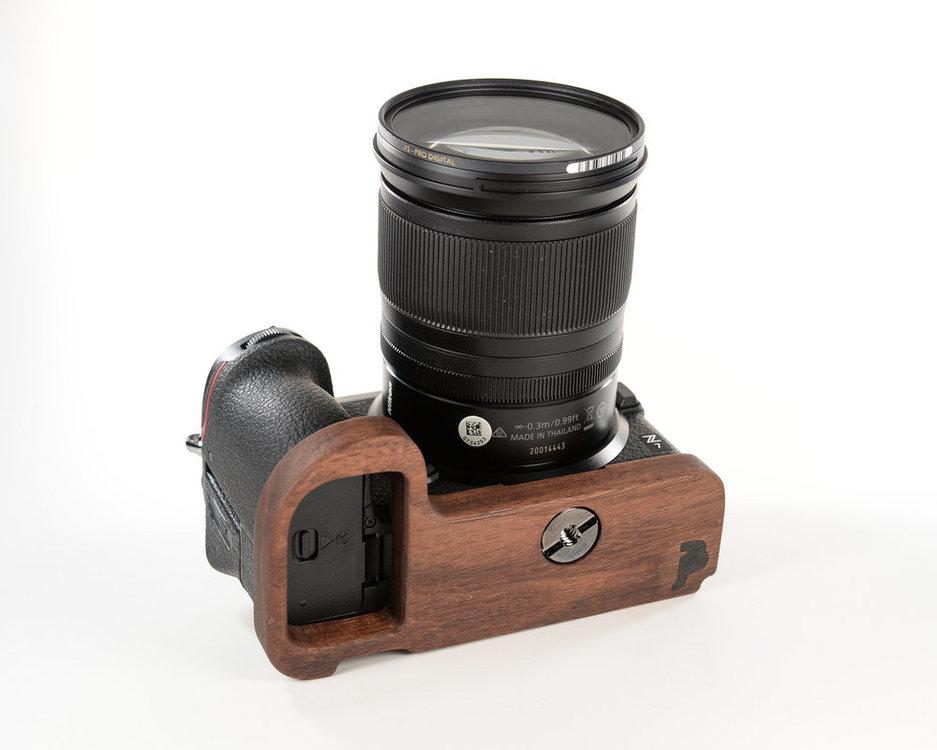 J.B.-wood-grip-base-for-Nikon-Z6-and-Z7-mirrorless-cameras2.jpg