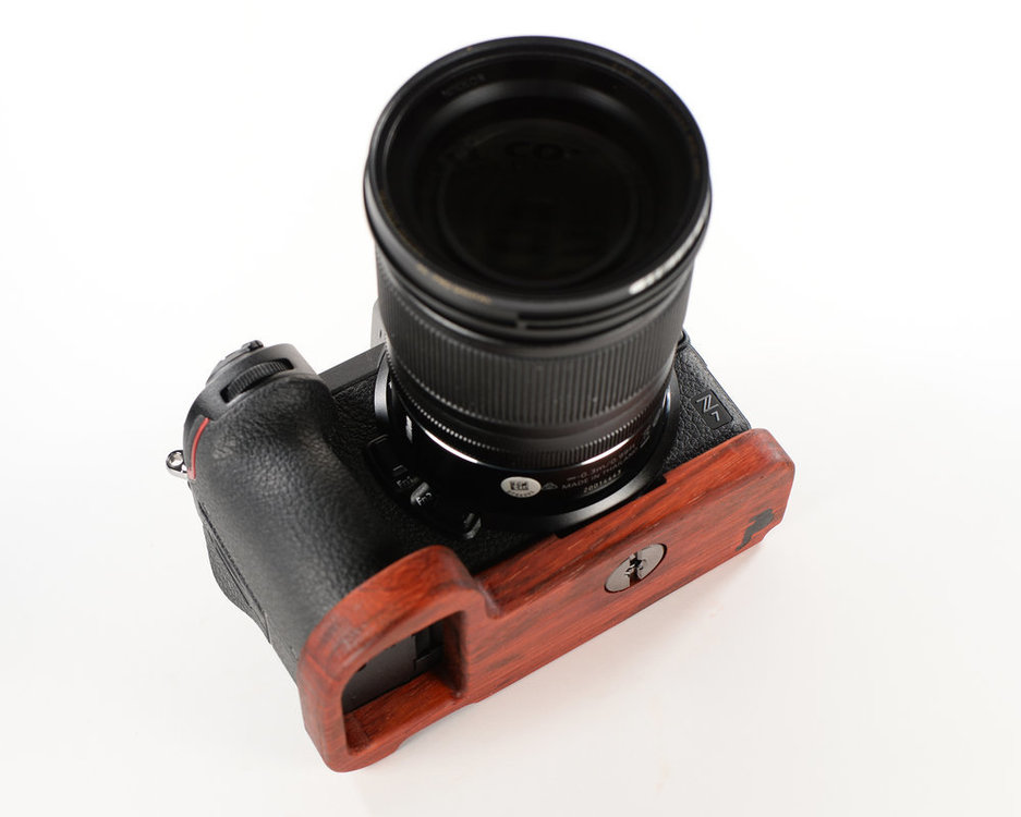 J.B.-wood-grip-base-for-Nikon-Z6-and-Z7-mirrorless-cameras7.jpg