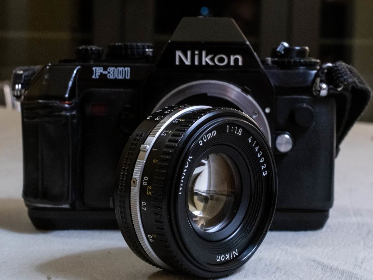 Maggiori informazioni su "Nikkor 50mm f/1,8 Ai-S su Nikon F-301"