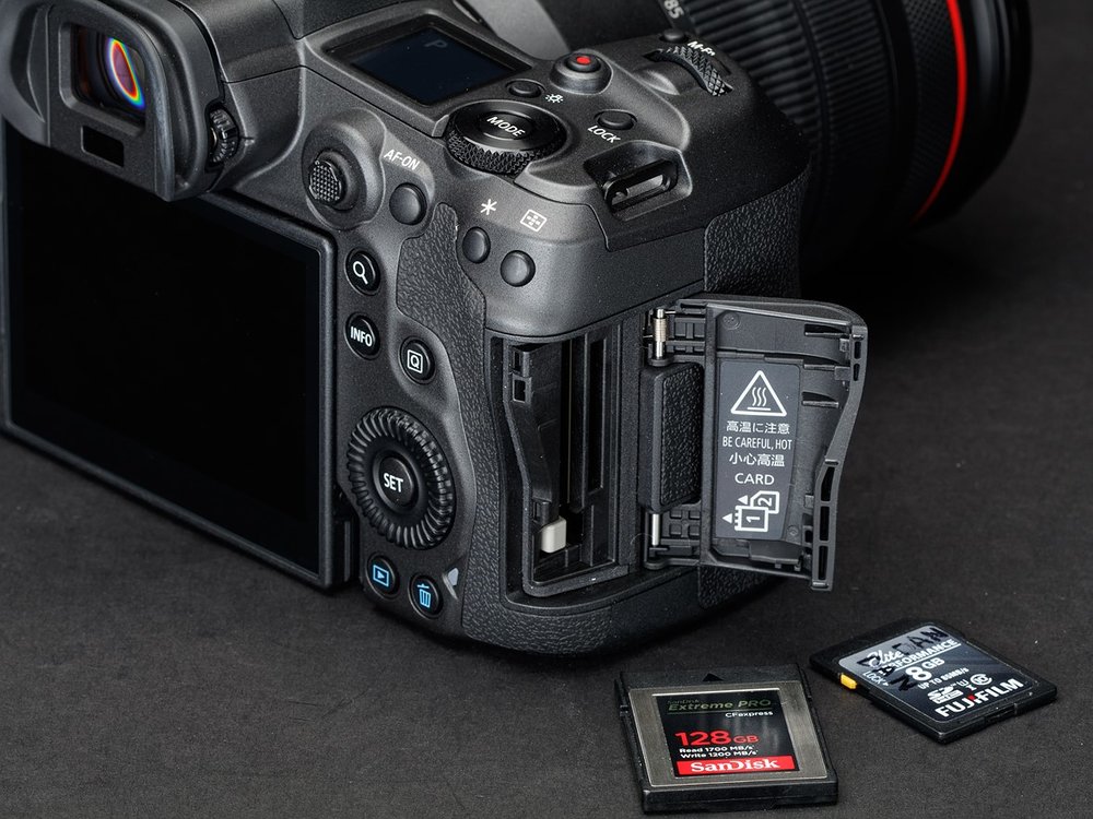 Canon-EOS-R5-card-slot.jpg