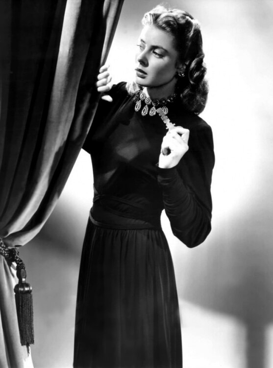 Ingrid-Bergman-in-Notorious.thumb.jpg.fe7c36af1485fab1577c2cca3e5b522a.jpg