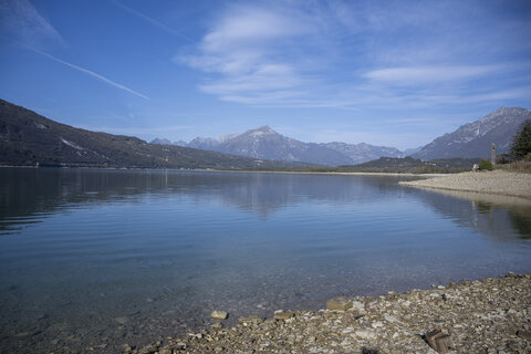 L' Alpago dal lago di Santa Croce