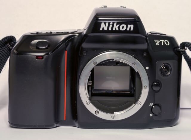 Nikon_F70_Body.jpg.df743a5430b1487df9885c10256a5f27.jpg