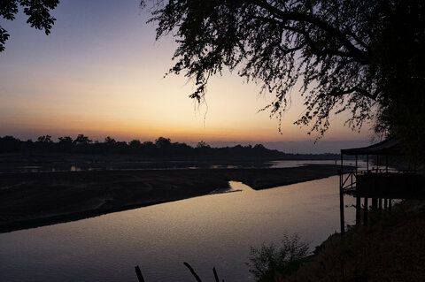 Tramonto sul Luangwa river