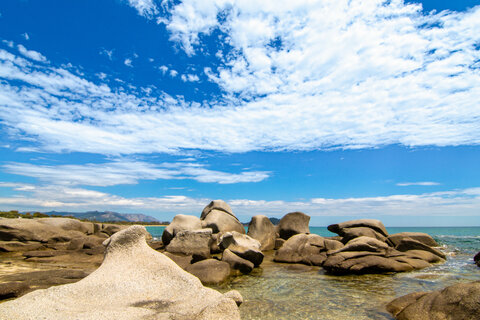 rocce e mare 01.JPG