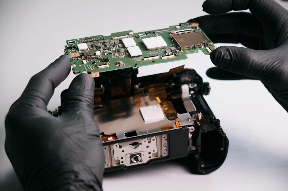 Nikon-Z8-teardown-and-disassembly-3.thumb.jpg.87c948e2fe7a0f154ec01a4ebba6ad32.jpg