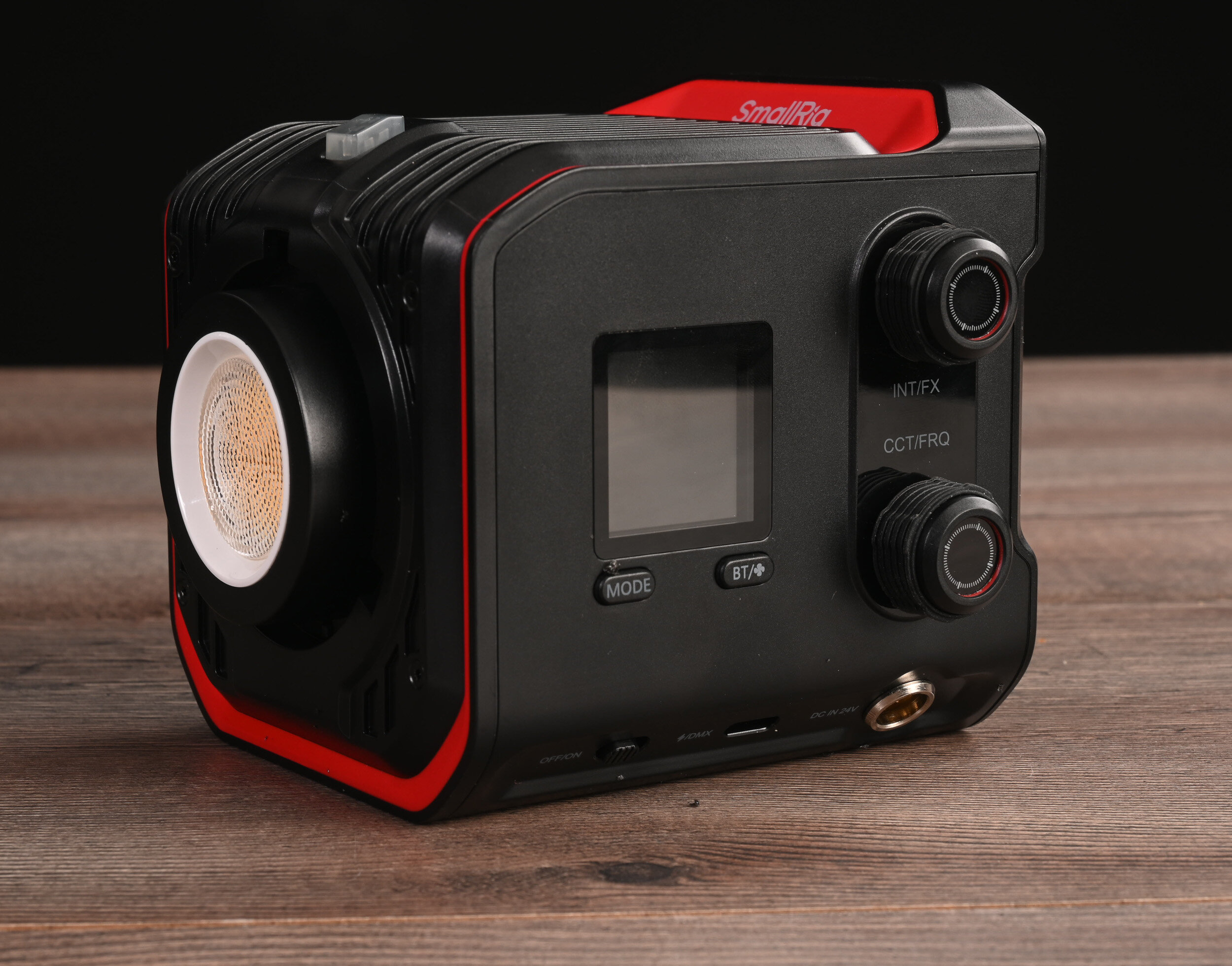 More information about "SmallRig RC 100B : a grande richiesta ! [e batteria V-Mount da 99 Wh]"