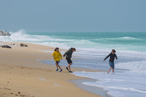Giocando al mare 16 aprile 2025.jpg